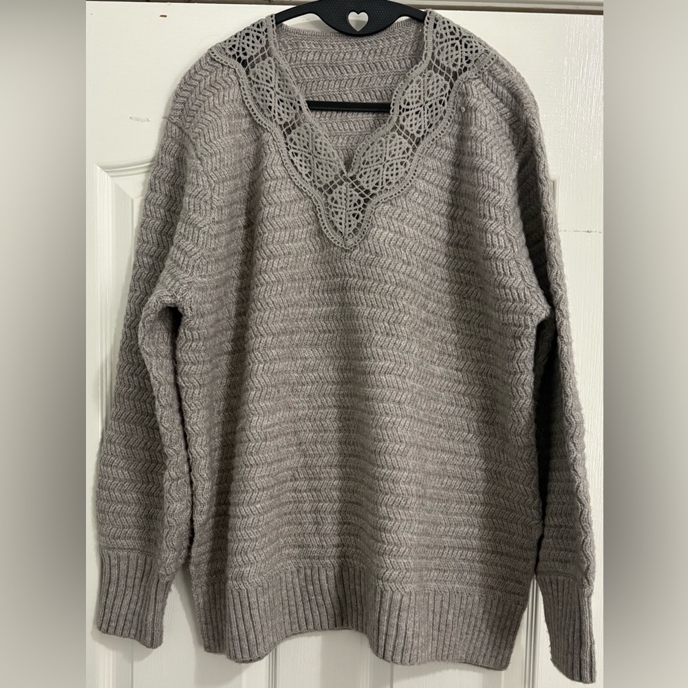 V-Neck Crochet Trim Sweater Gray size XL